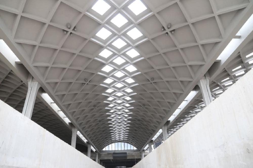 郑州南站曲面清水混凝土雨棚全面完成_腾讯新闻