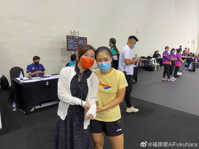 久违合体 刘诗雯搂肩福原爱 紧贴在一起牵手比身高 小枣晒黑了 天天看点