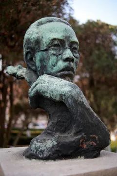 现代文学教父王统照