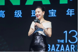 《芭莎珠宝》执行出版人兼主编敬静在夜宴开幕致辞,讲述自然与艺术