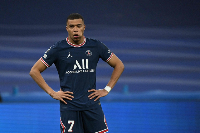 都赖本泽马!大巴黎欧冠再添伤痕,大好机会被法国老妖一人搅黄