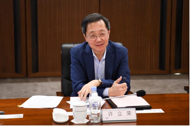 两会专访全国人大代表许立荣全球供应链紧张状态下要为中小企业提供