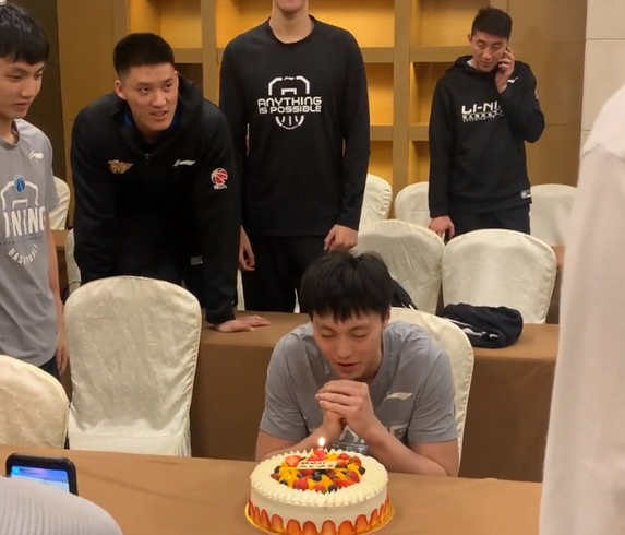 徐昕主唱,徐杰陪伴,赵睿怼胡明轩,自己手冲咖啡