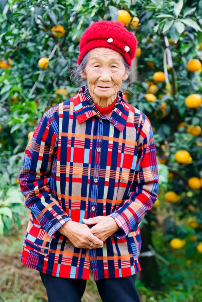 贵圈｜90后摄影师给上千名农村老人免费拍照：让世界看见他们的晚年考研英语易熙人资源