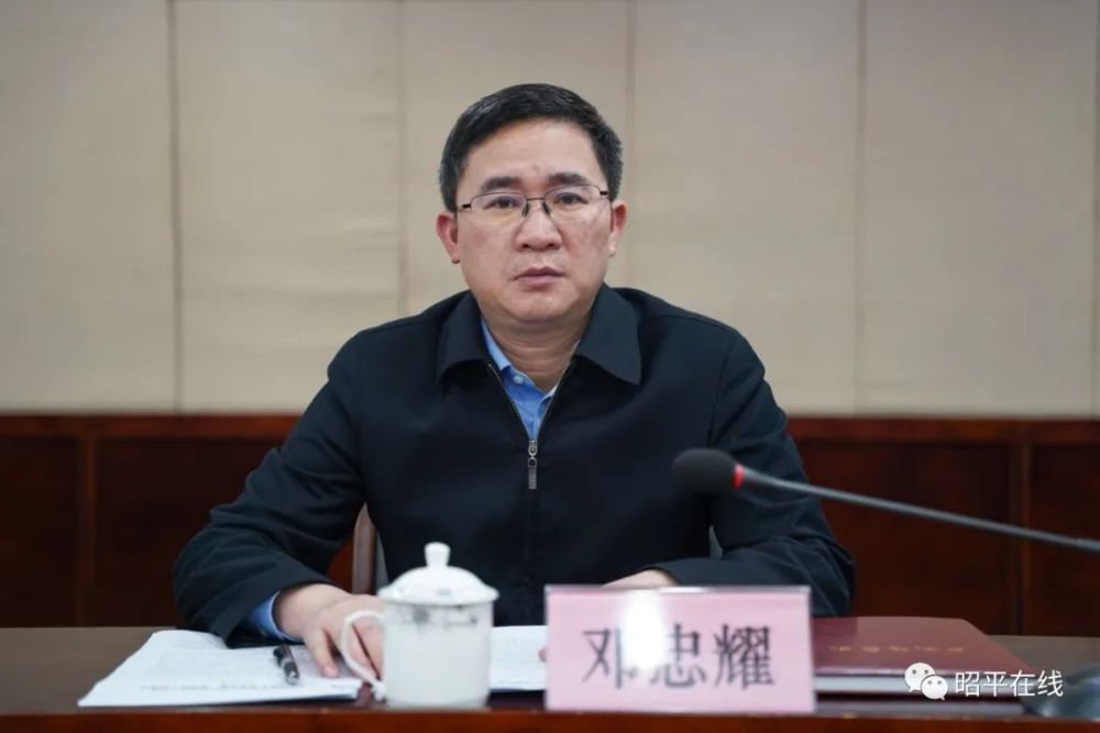 昭平县县长,县环委会主任邓忠耀参加会议并讲话,县委常委,副县长陈信