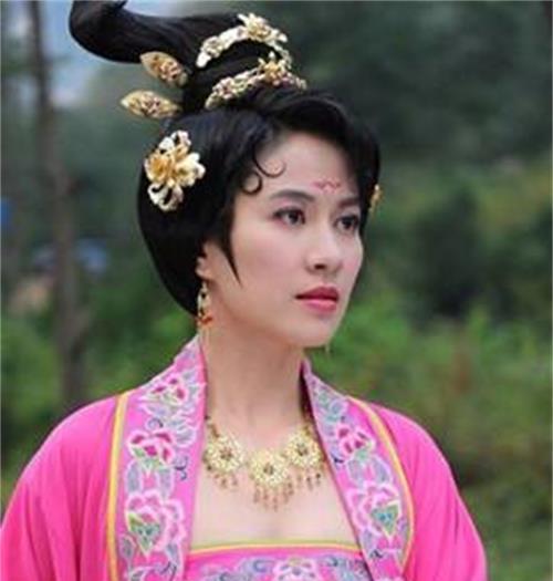 杨玉环的姐姐爬上妹夫龙床成为秘密情人很是猖狂连宰相都不放眼里