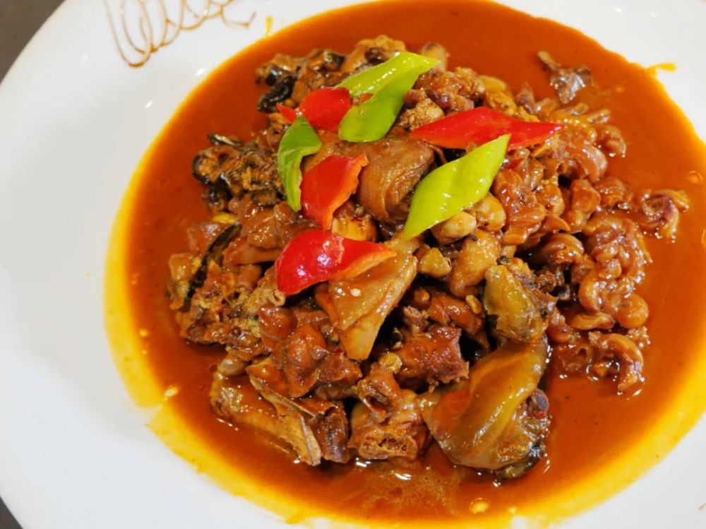 (4)泗县"神仙大五荤"泗县特产绿豆饼,采用纯天然绿豆作原料,按历代相