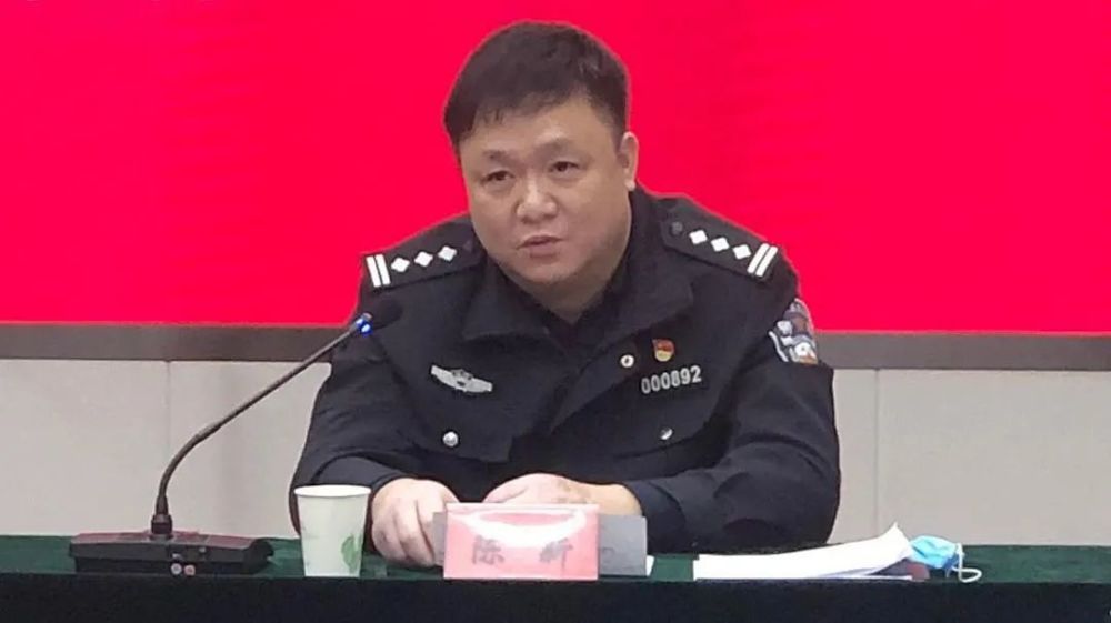 州公安局党组成员,副局长陈新强调:"公安机关和检察机关始终坚持严厉