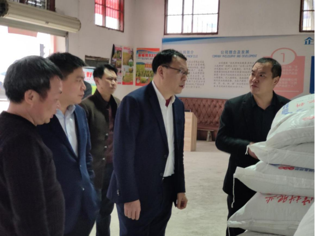 遂川县党政领导对供销工作给予肯定