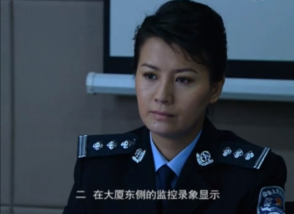 电视剧叫《女公安局长》和《铁骨芳心》,《铁骨芳心》是有史兰牙饰演