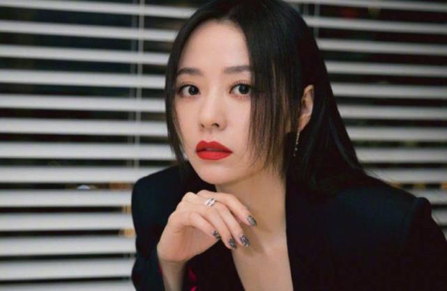 名字中带颖字的女明星前四位都已火成一线她却靠老公走红