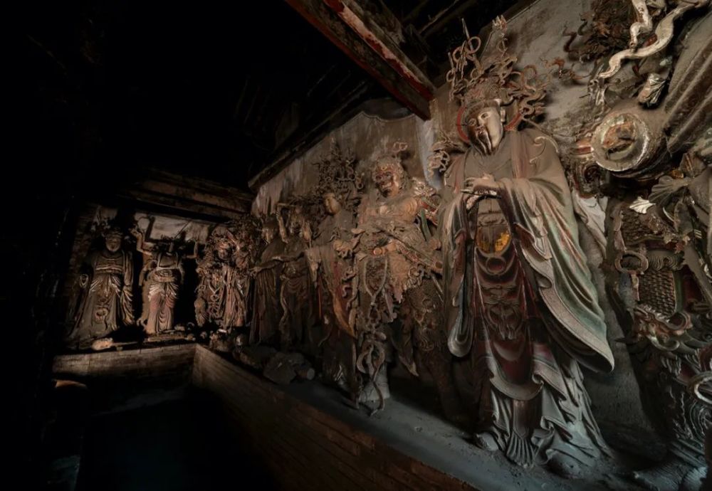 独冠天下山西高平铁佛寺造像神来之笔