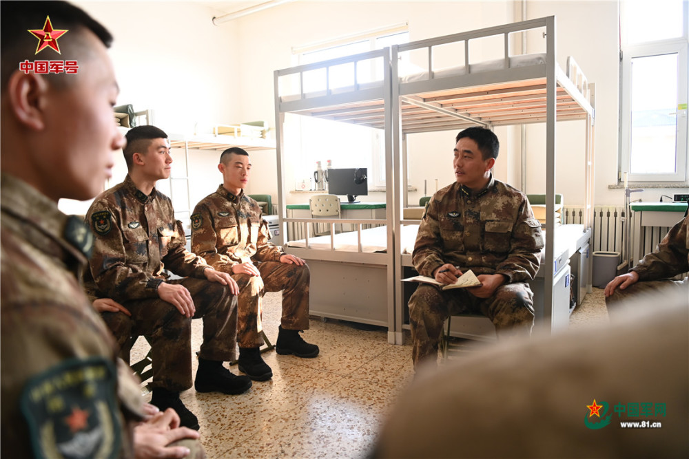 杜超凡 摄降巴克珠谈到影响大学生士兵留队的主要因素时说,通过以往对