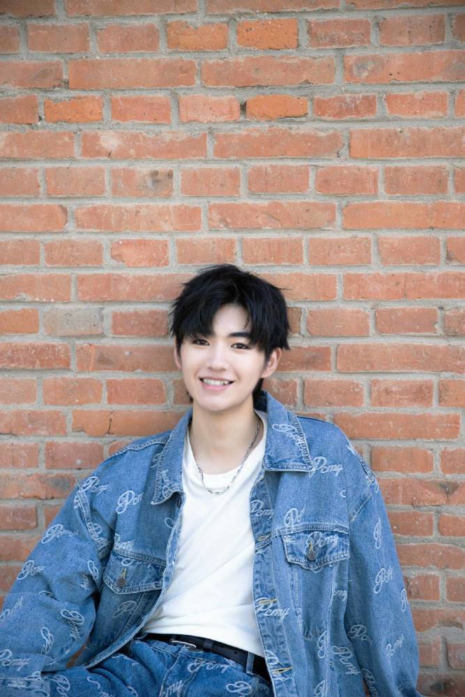 sdt娱乐旗下新人阳光写真全新亮相