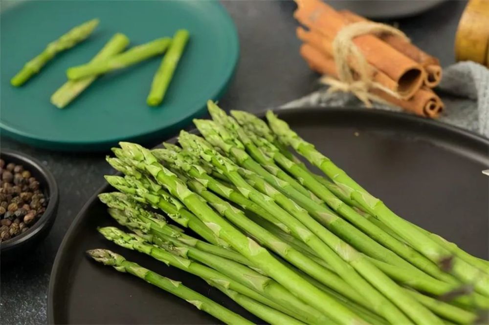 中老年人春天容易干燥 建议多吃这4道 多水菜 别不舍得花钱 腾讯新闻