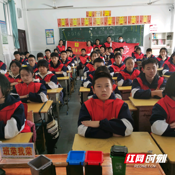 学会垃圾分类一起将地球扮美怀化市第四中学在行动