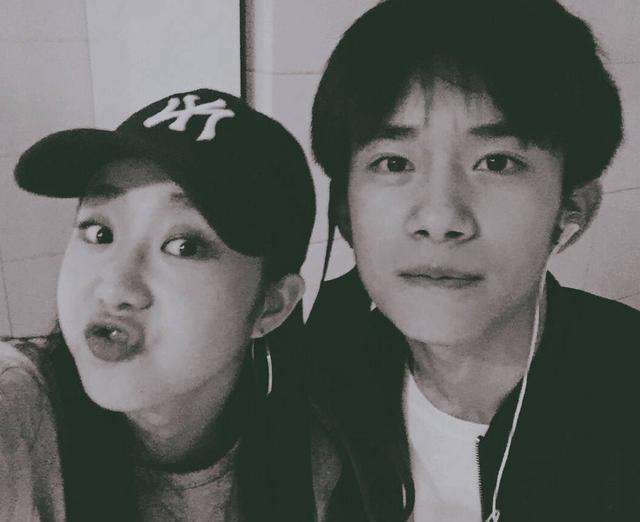 女大学生喜欢易烊千玺室友为了鼓励她学习把偶像请来了