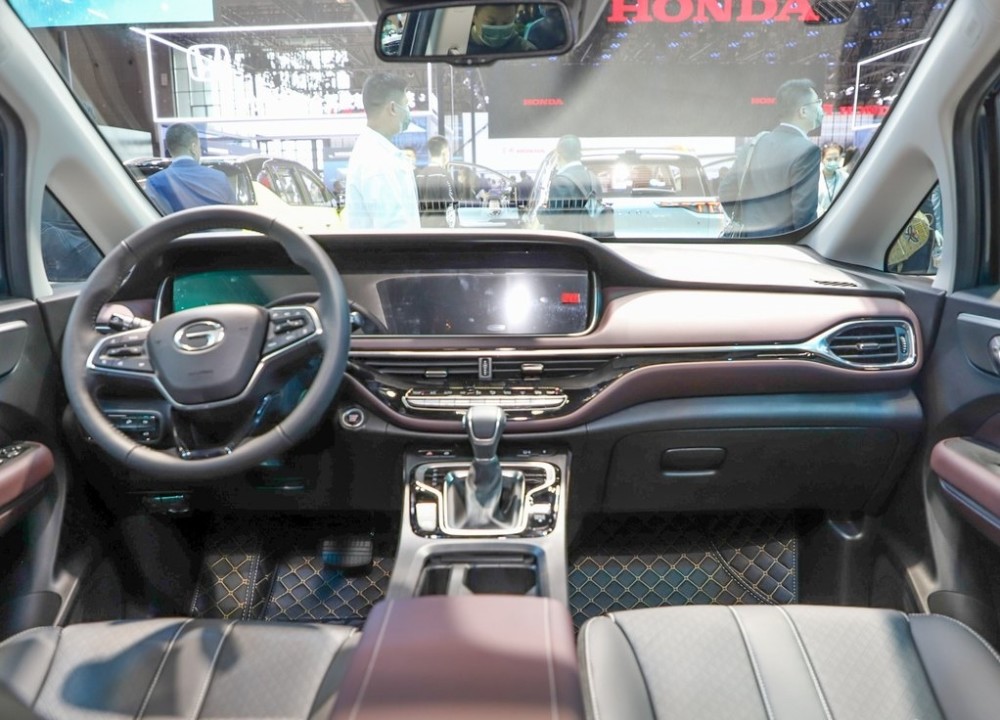 传奇mpv新王牌来袭售价十万起搭载15t高功率外观很炫酷