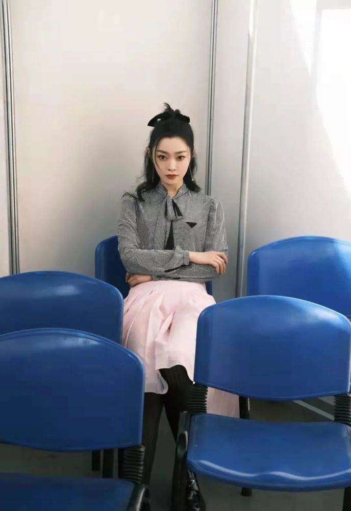 赣州机场时刻表洋气时尚主妇搭配减龄不少百褶裙穿穿