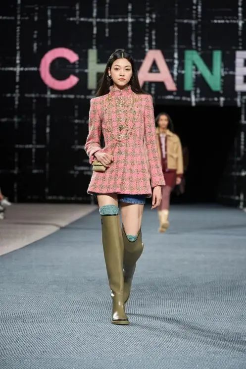 刘亦菲、谷爱凌在LV上演豪门小说，Chloé用时装声援气候问题！中医夏梦