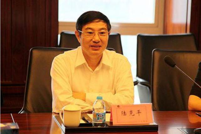 江苏阳光是江阴老板陆克平旗下上市公司,是国内知名毛纺企业,除此之外