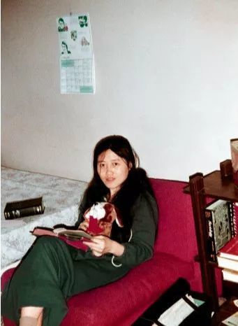 1997年,45岁"鬼才作家"王小波突然去世,遗体送去火化时,机器突然出现