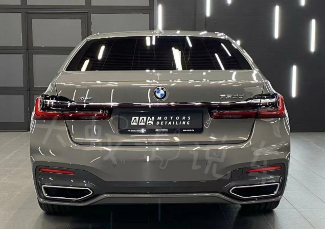 2023款宝马7系实车曝光,3.0t柴油,格栅又生变化,车主:太大了_腾讯新闻