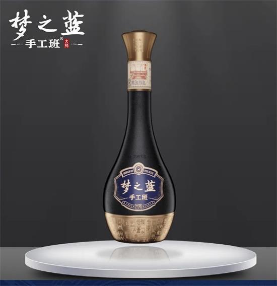 酒体历时六年确定梦之蓝手工班大师究竟有何特别之处