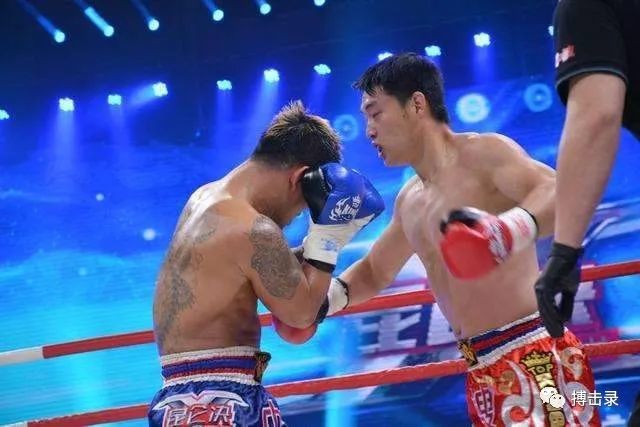 郑召玉升重复出参赛拳法积极主动巴西老将惨遭组合拳ko