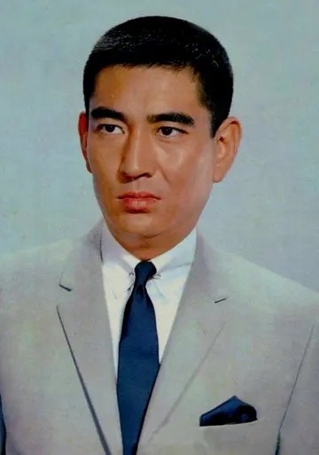 追捕高仓健硬汉形象为何如此让人着迷这3点就足够了