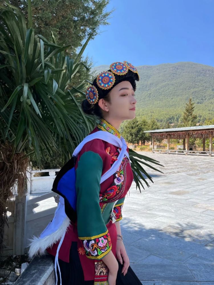 丽江纳西胖金妹带你去踏春