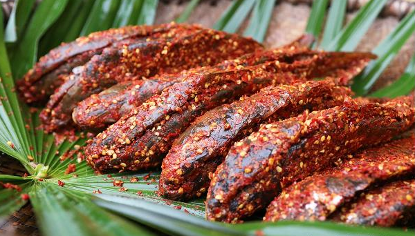 中国苗族最出名的八大特色美食尤其是第七道有人怕的不敢吃