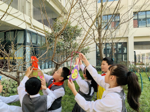 西安高新十四小学：植树节就是孩子们最好的劳动课