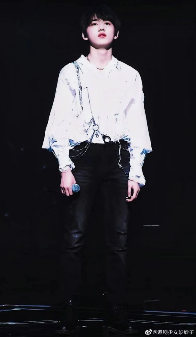 宋亚轩翻唱《负重一万斤长大》b站播放量破两百万