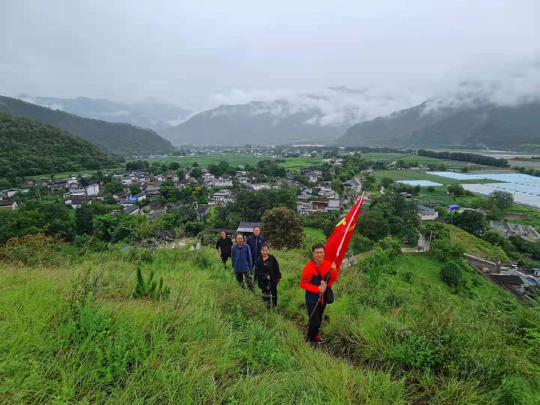 有景有歌,让刚到士旺村的游客们对我州的乡村旅游赞不绝口.