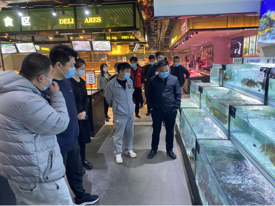 观摩团一行来到紫锦社区,华豫百佳超市,科益气体,森鸿公寓等观摩点,对