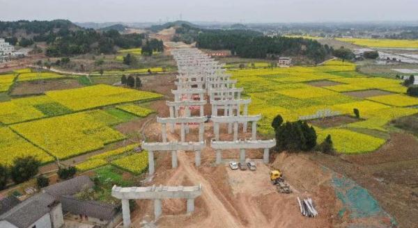 g5京昆高速成绵扩容项目首座桥梁进入架梁阶段