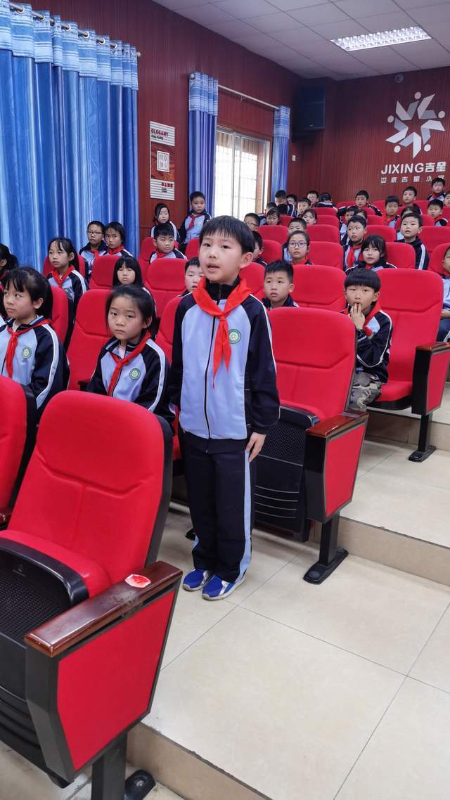 娄底吉星小学举行争当河小青护卫母亲河学雷锋月生态环保知识讲座