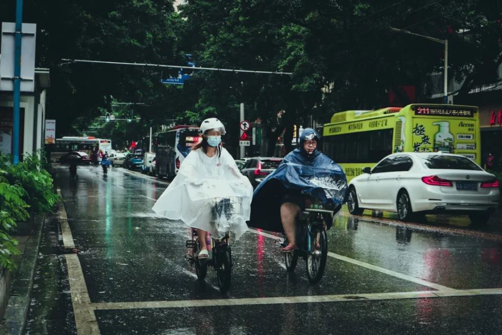 后来我的婚车与你擦肩而过成为了最熟悉的陌生人