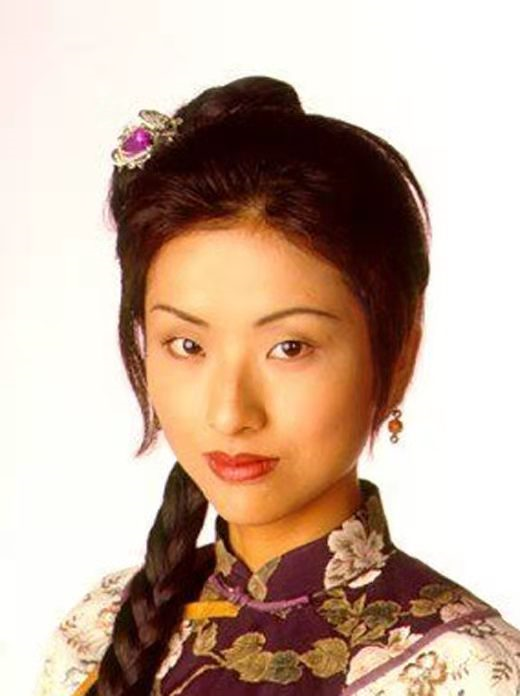 1995年,徐濠萦加入tvb,她参演的影视作品不算太多,但也有一些令人印象