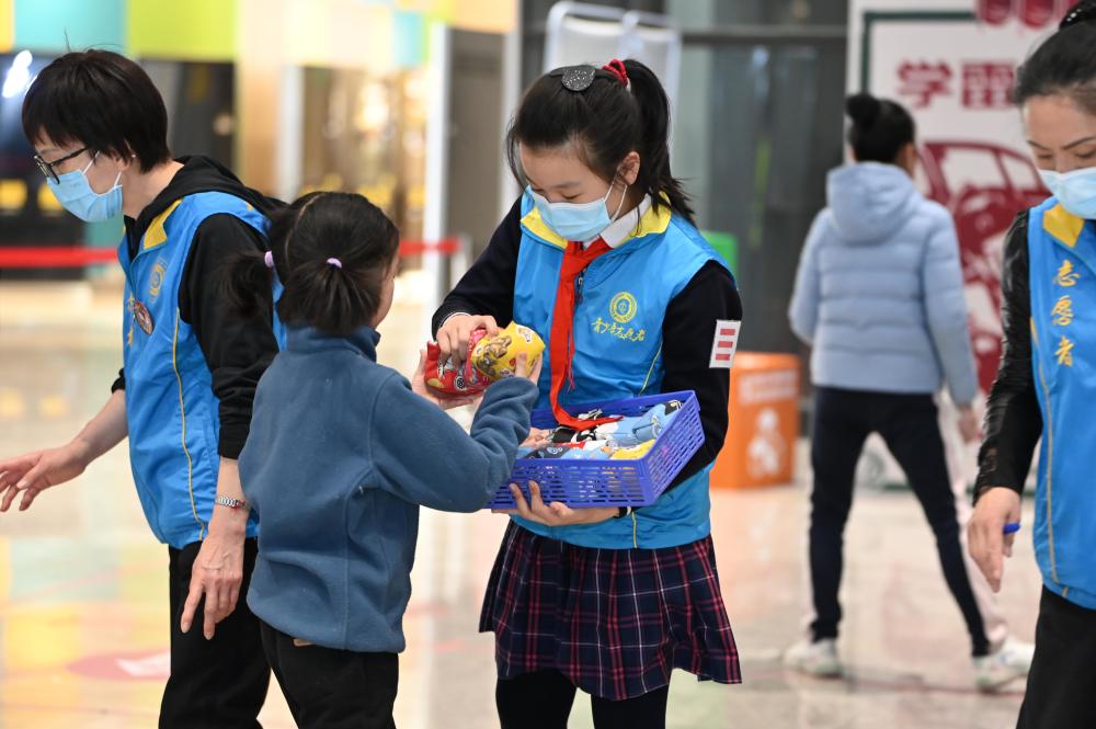 “争做文明小使者”，黑芝麻胡同小学学生以志愿服务传承雷锋精神伊凡娜·特朗普