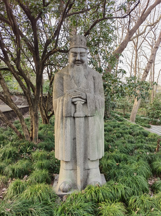 陷害于谦的元凶有三人石亨,曹吉祥,徐有贞.