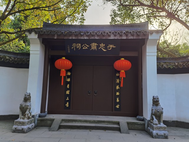 陷害于谦的元凶有三人石亨,曹吉祥,徐有贞.