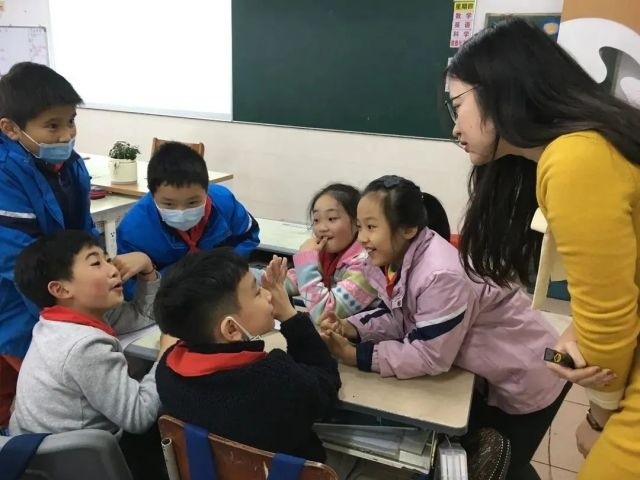 杭州小学生向全体市民发出倡议——为保护气候、保护环境添一分力小猪佩奇英语绘本制作