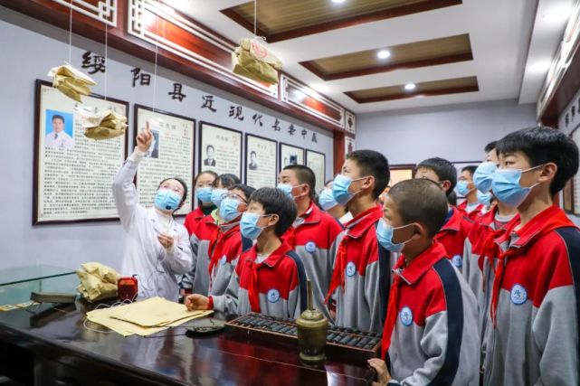 走进"中医小课堂" 感受传统医药文化