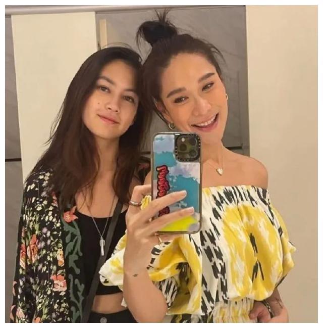 不愧是泰国当红女星ploy公开出柜