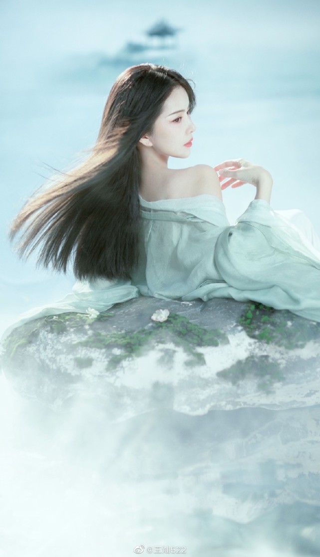 王灿拍古风写真穿轻纱如仙女下凡太惊艳却谦称自己高攀老公杜淳