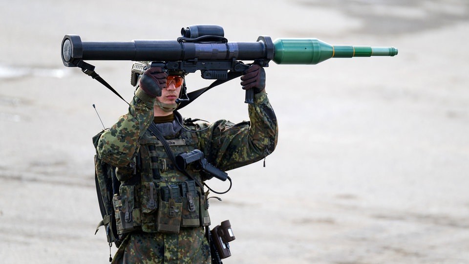 德国铁拳火箭筒现身前线可击穿带爆反装甲坦克乌克兰如获至宝