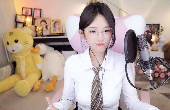 盘点lol各大美女主播最后这位直接两极反转