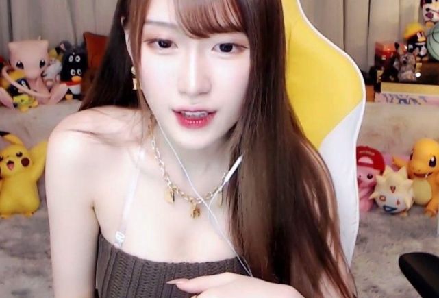 盘点lol各大美女主播,最后这位直接两极反转